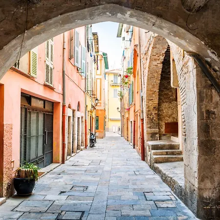 Le Bashkir - Spacieux Avec Terrasse - Wifi - Pres Mer Et Aeroport - Tram Et Supermarches