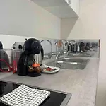 Le Bashkir - Spacieux Avec Terrasse - Wifi - Pres Et Aeroport - Tram Et Supermarches *