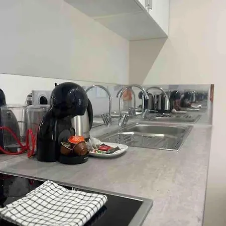 Le Bashkir - Spacieux Avec Terrasse - Wifi - Pres Mer Et Aeroport - Tram Et Supermarches *