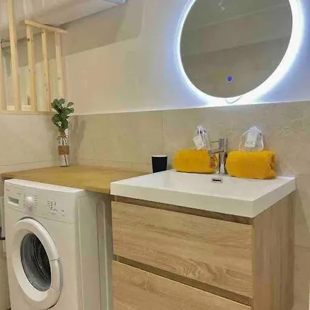 Le Bashkir - Spacieux Avec Terrasse - Wifi - Pres Mer Et Aeroport - Tram Et Supermarches *