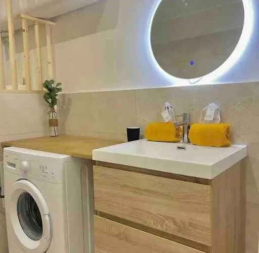 Le Bashkir - Spacieux Avec Terrasse - Wifi - Pres Et Aeroport - Tram Et Supermarches *